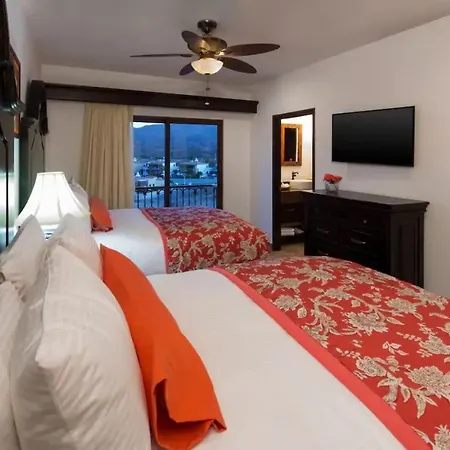 Enthralling 3Br Villa With Pool In Cabo San Lucas